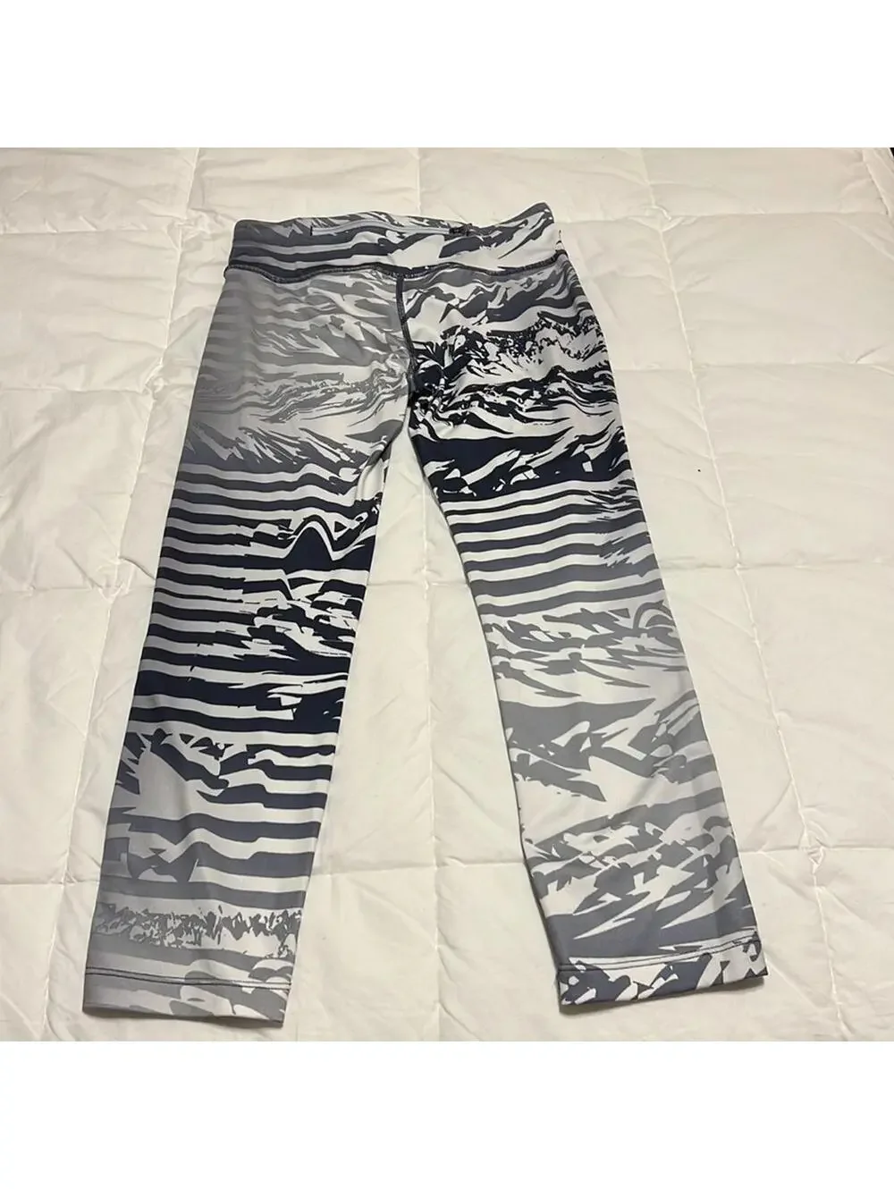 Nike Dri-Fit Capri Leggings Gray Abstract Wave Print Women's XS - Picture 2 of 7